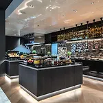 Radisson Collection Hotel, Ξενοδοχείο