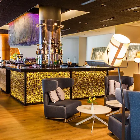 丽笙布鲁酒店天空酒店 塔林