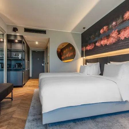 ラディソン ブル スカイ ホテル 5*