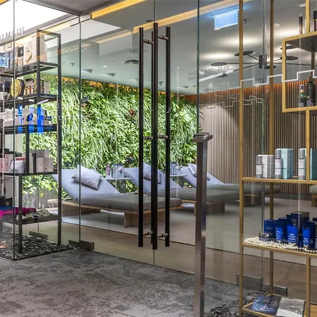 丽笙布鲁酒店天空酒店 塔林